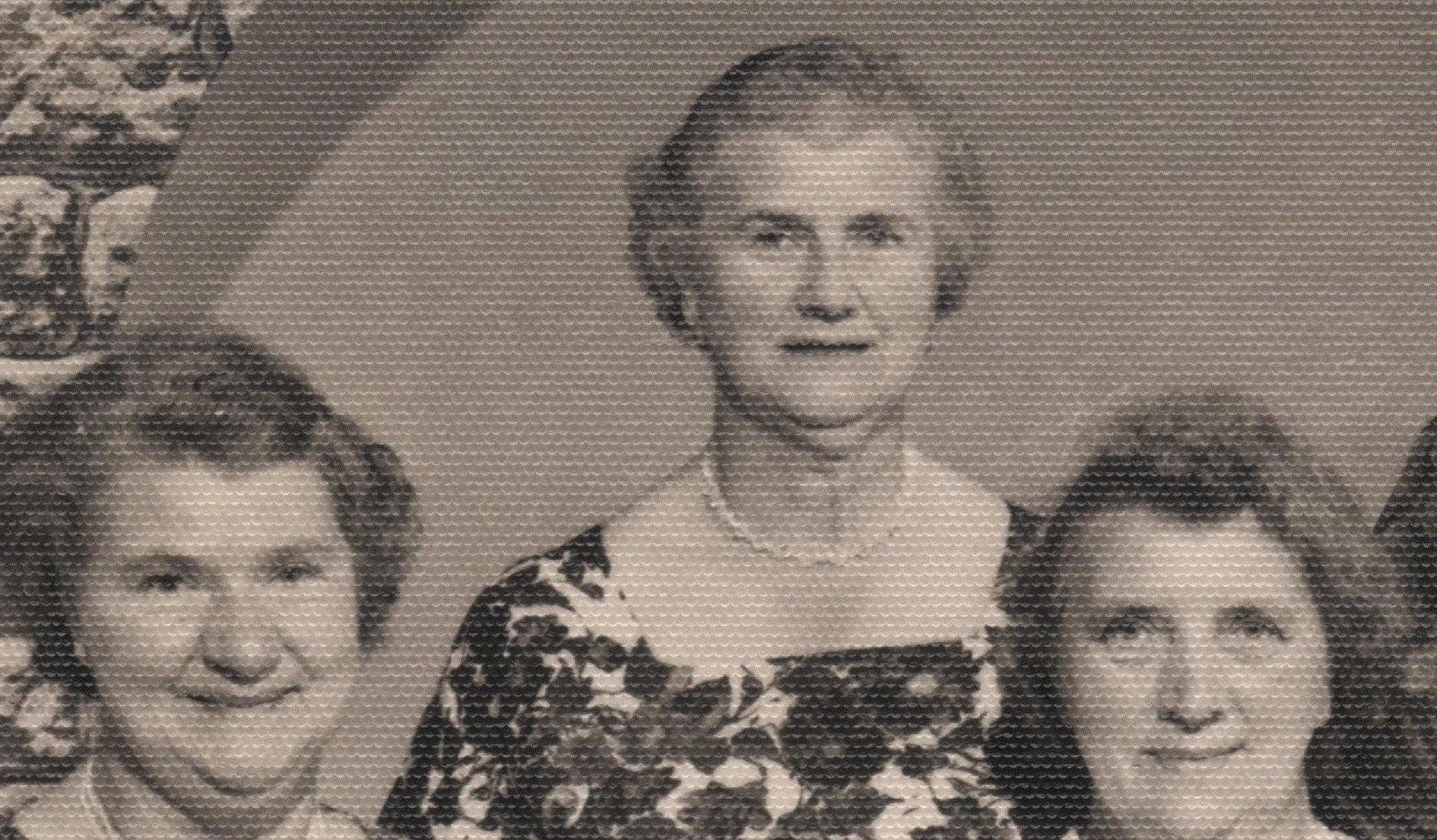 thompson sisters 3.jpg