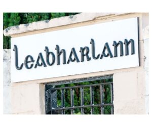 A sign over a gateway with the Irish word for library, 